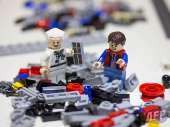 Lego Back to the Future DeLorean Time Machine (5 of 14)